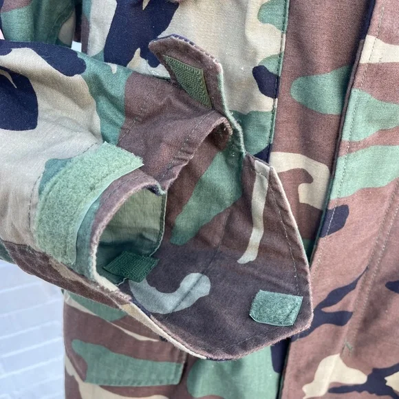 Men's Size Medium Regular U.S. Air Force Issue Woodland Camouflage Field Jacket - Picture 9 of 16